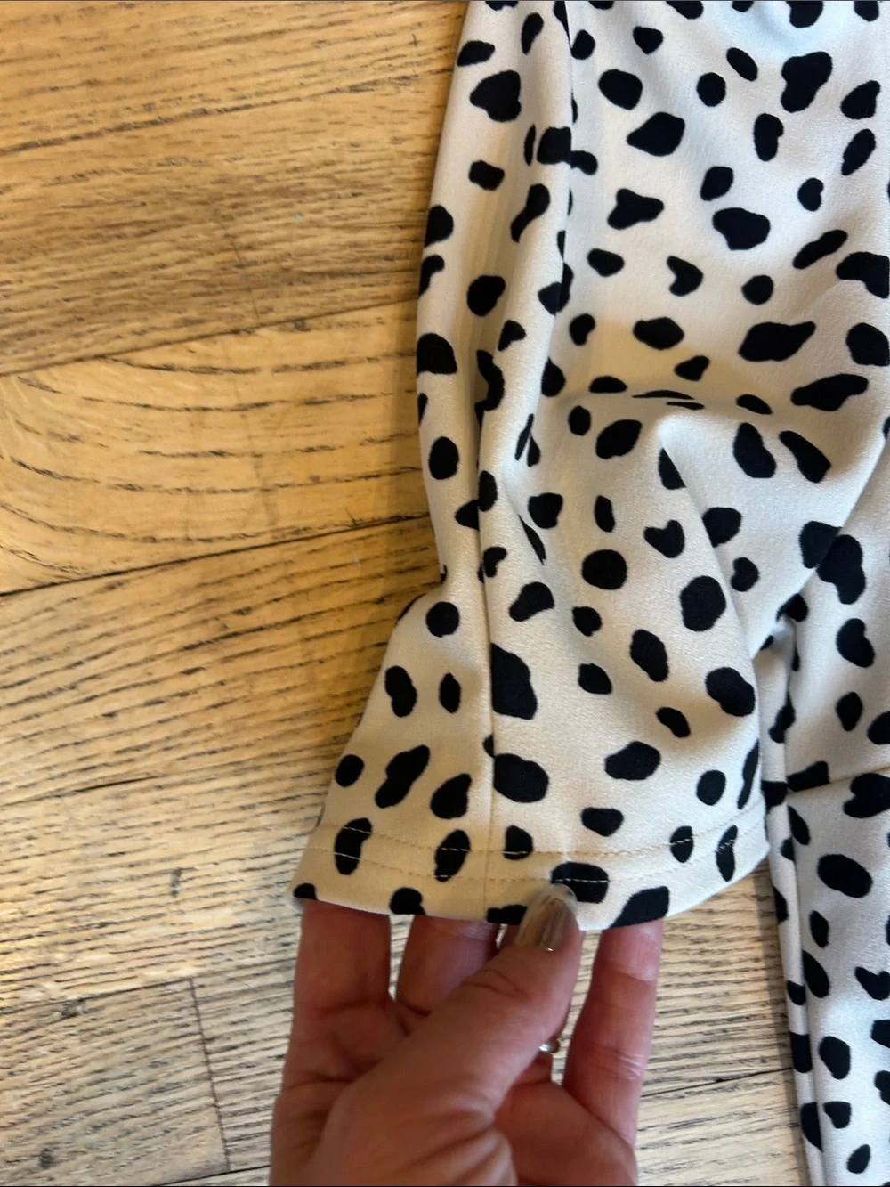 MELLODAY Black and White Dalmatian Print Puff Sleeve Blouse - Picture 5 of 8